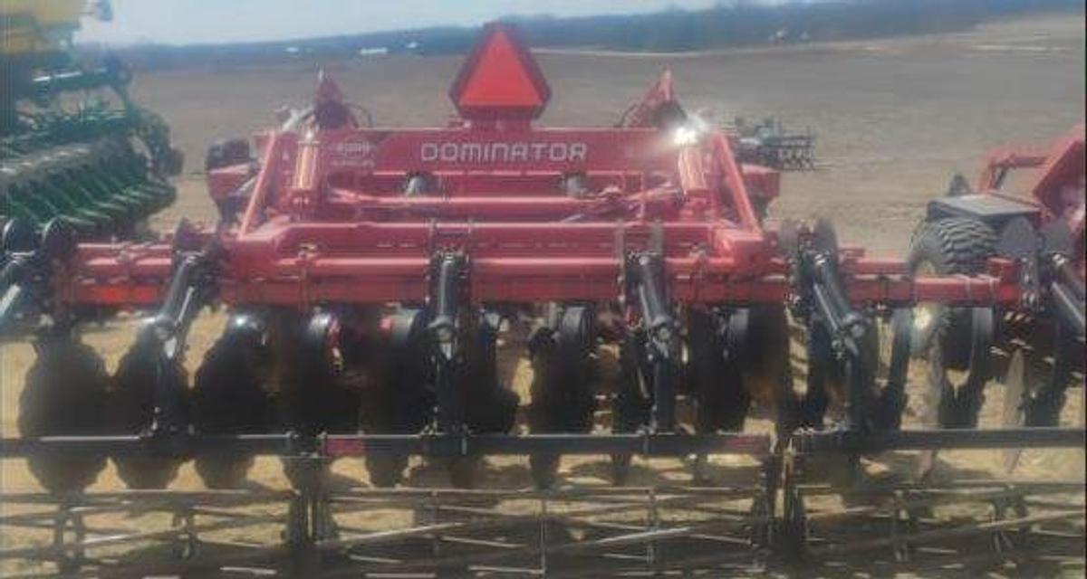 Used 2015 Kuhn Krause 4855-9 Ripper