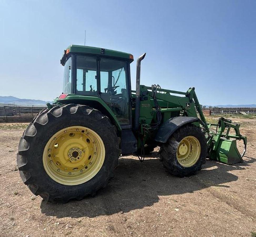 Used 2001 JOHN DEERE 7510