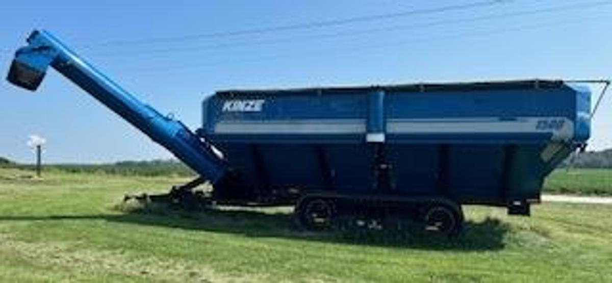 Used 2020 KINZE 1500 Grain Cart