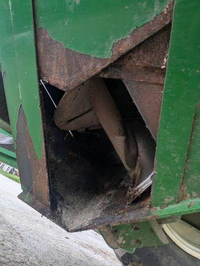 Used Unknown J and M 750 14 Grain Cart