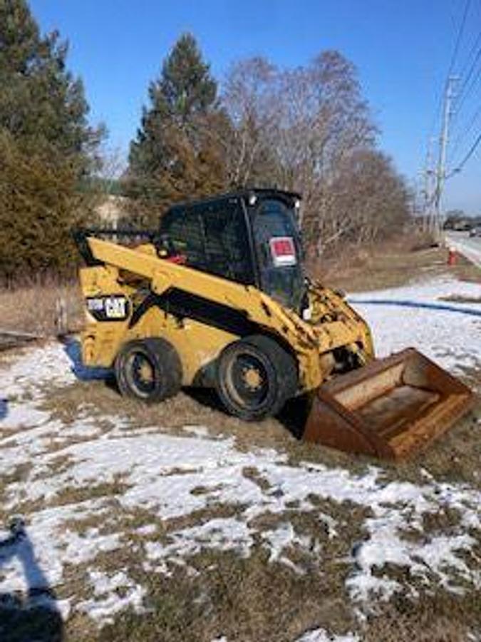 Used 2015 CATERPILLAR Skid Steer 272