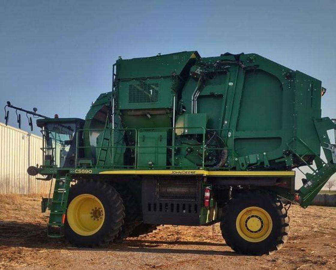Used 2015 JOHN DEERE CS690
