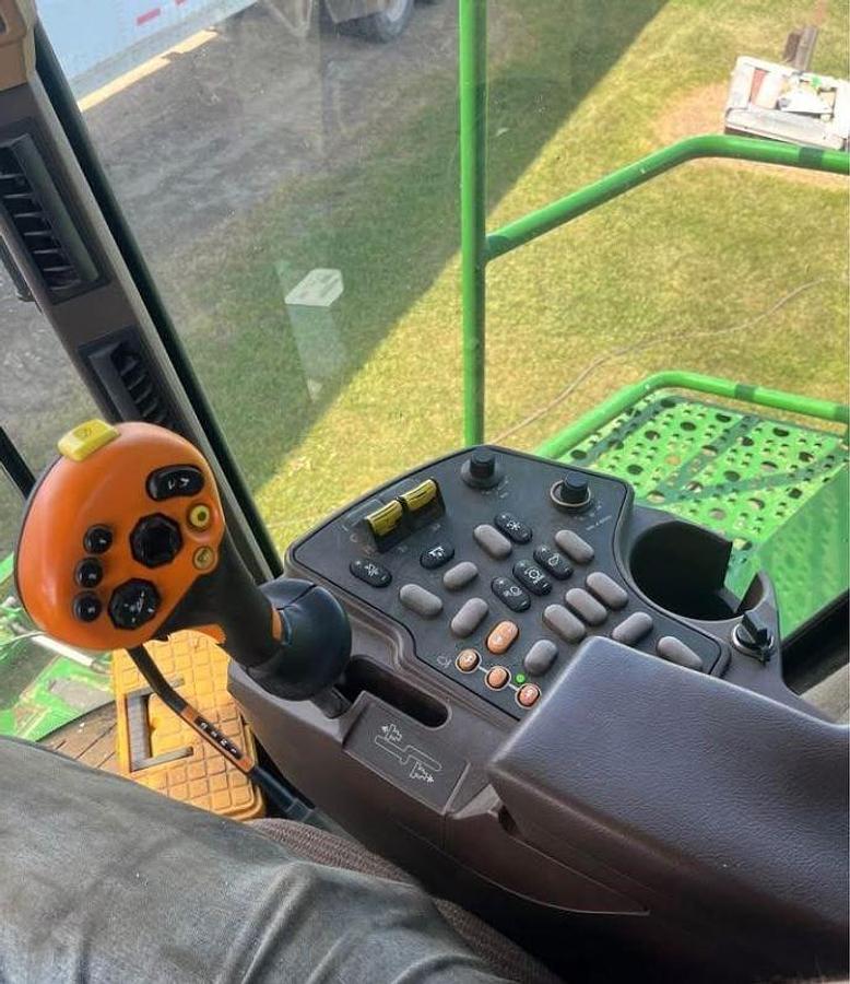 Used 2004 JOHN DEERE 9660 WTS