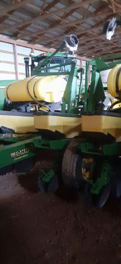 Used 1996 JOHN DEERE Planter Fertilizer