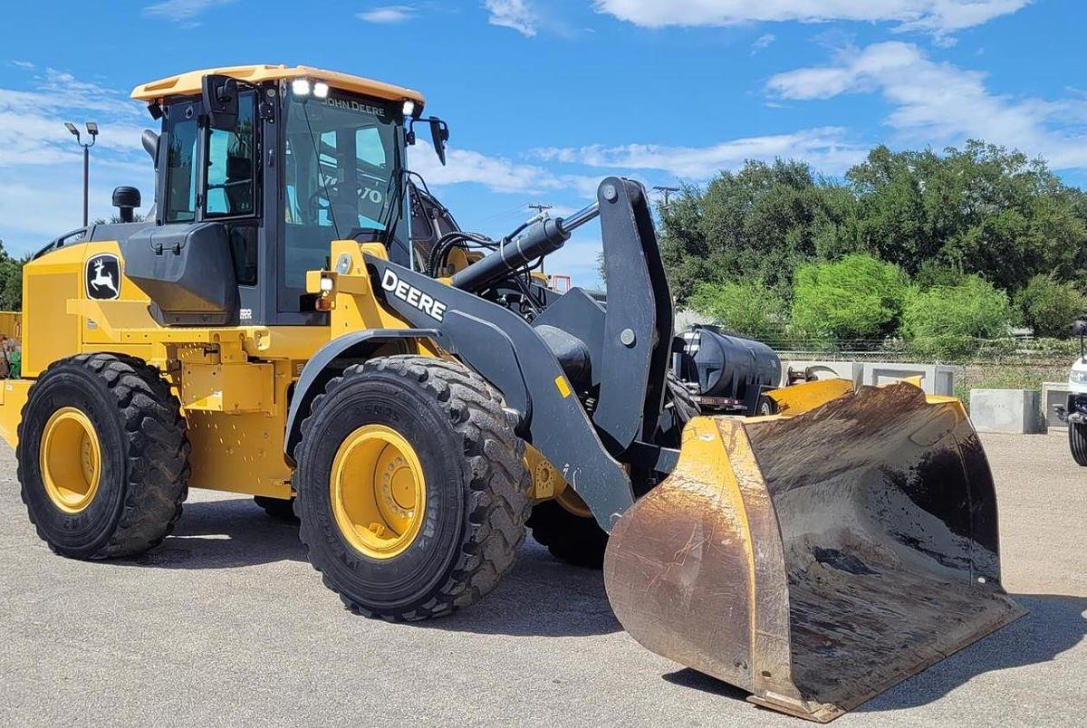 Used 2019 Deere 544L