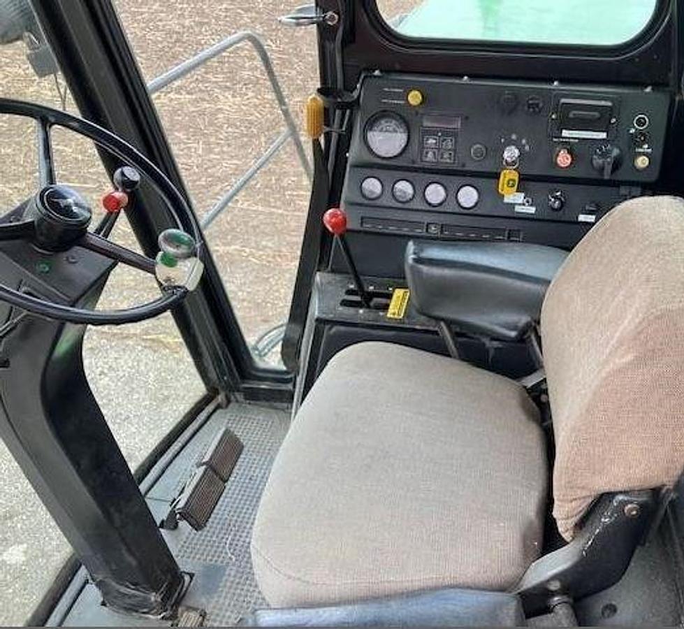 Used 1981 JOHN DEERE 7720 Combine