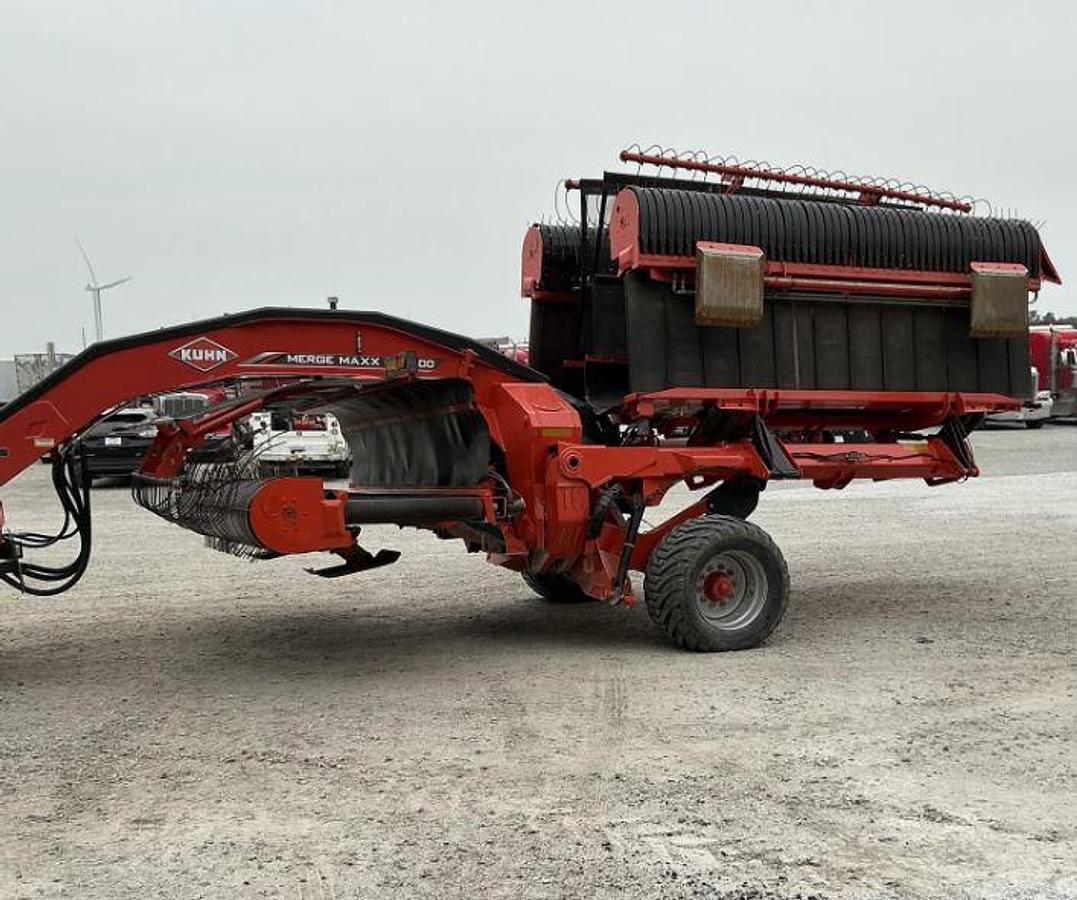 Used 2020 Kuhn Merge Maxx 1100
