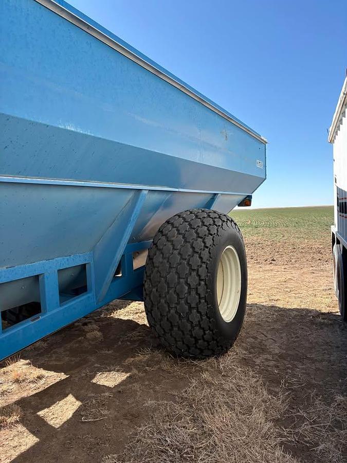 Used Kinze Grain Cart