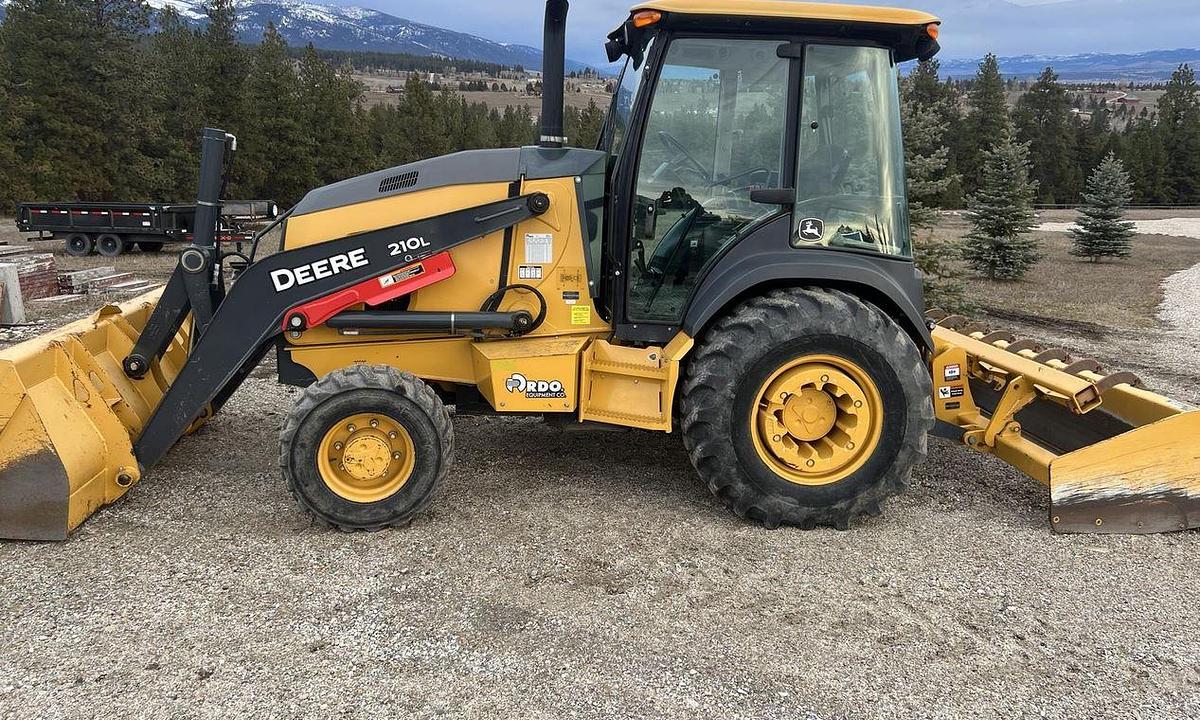 Used 2019 JOHN DEERE 210L Skip Loader
