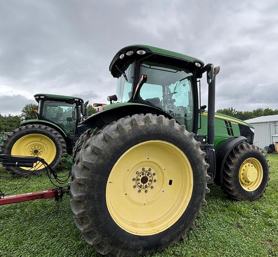 Used 2011 John Deere 7200R