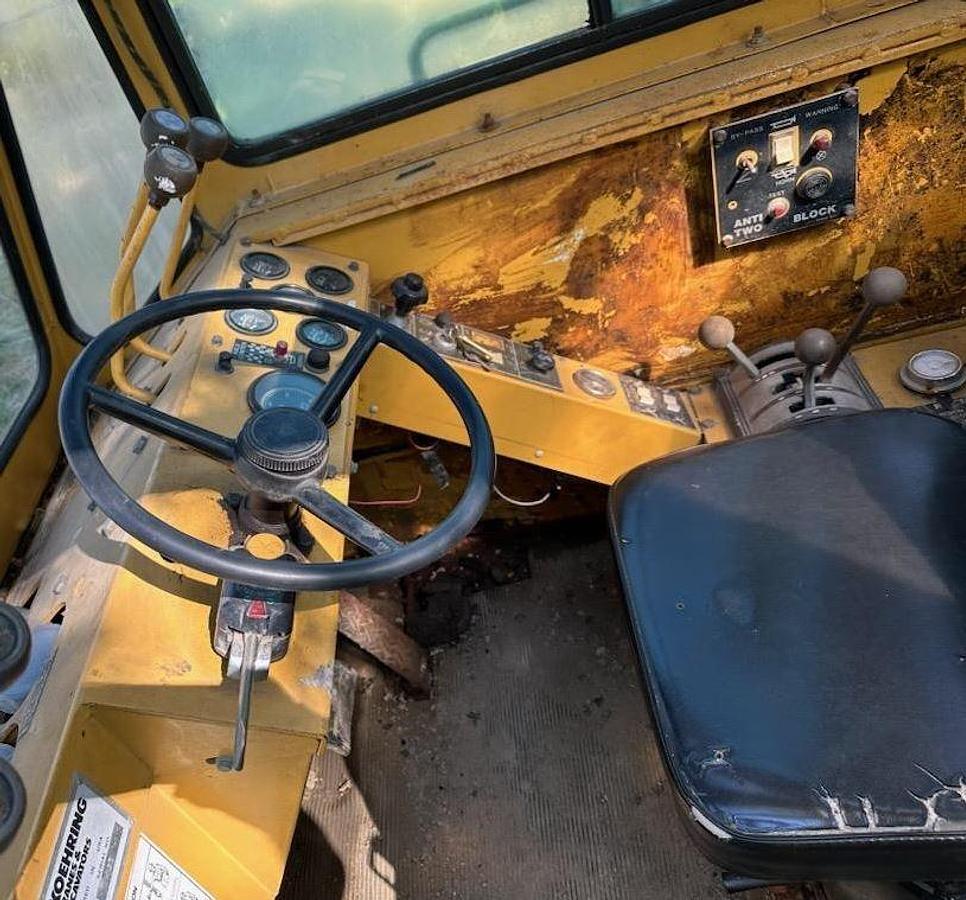 Used 1989 LORAIN LCD150 Rough Terrain Crane