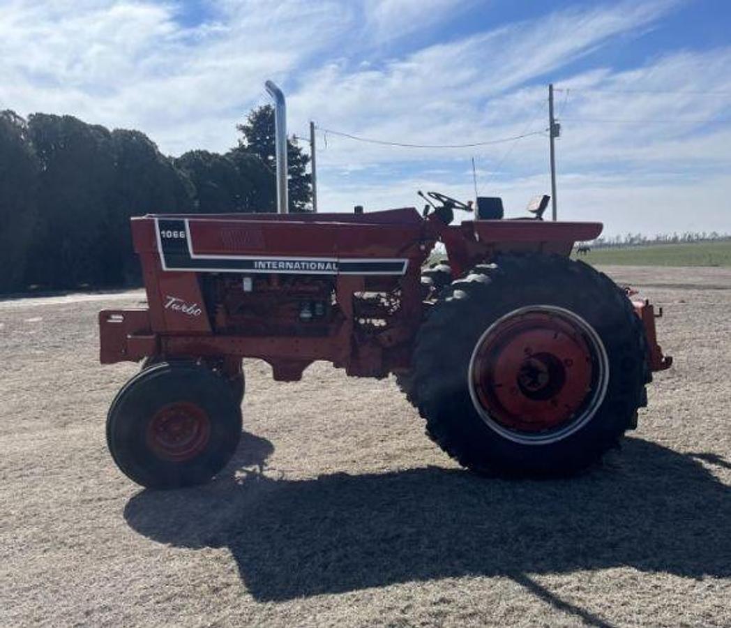 Used 1976 INTERNATIONAL 1066