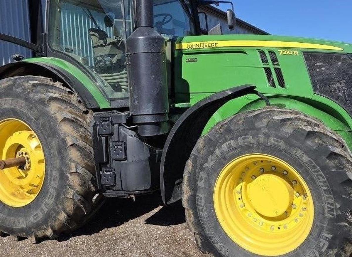 Used 2015 John Deere 7210R MFWD Tractor with IVT