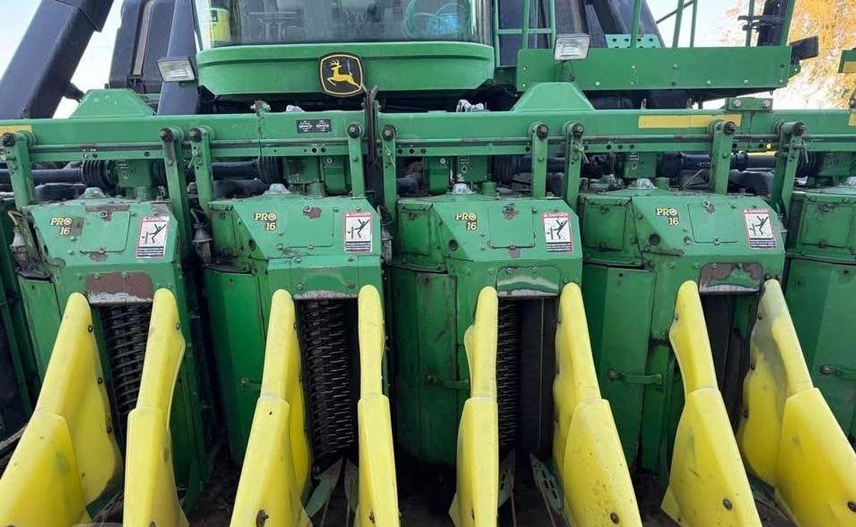 Used 2011 JOHN DEERE 7760 Harvester
