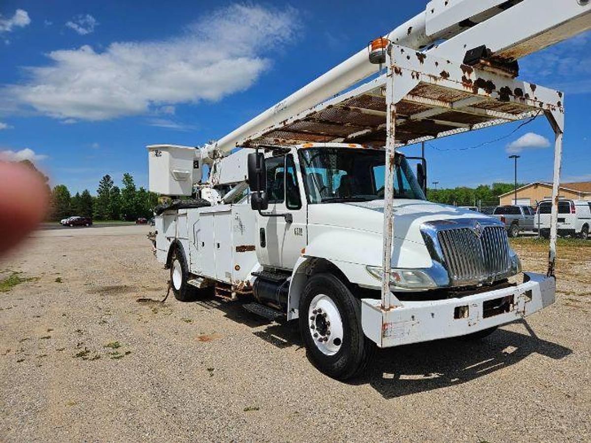 Used 2005 INTERNATIONAL 4300 DT466