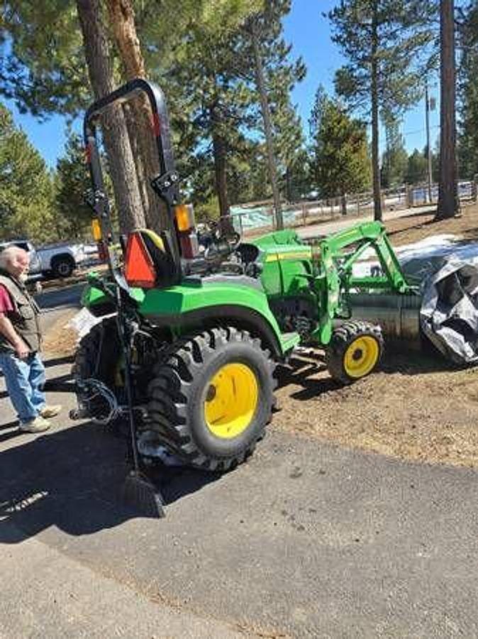 Used 2022 JOHN DEERE 220R