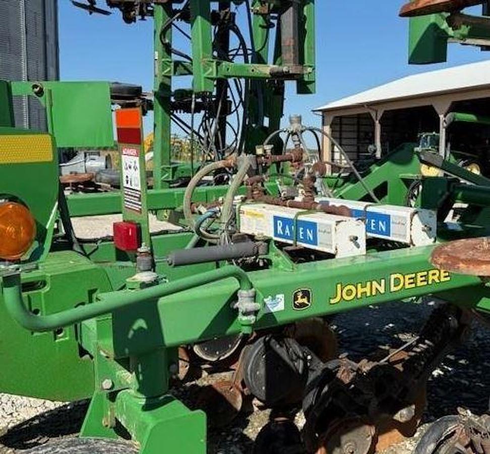 Used 2009 JOHN DEERE 2510H Fertilizer