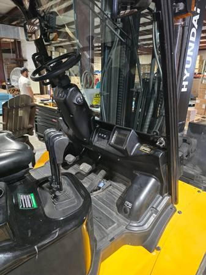 Used 2016 Hyundai 50DA-9F Forklift