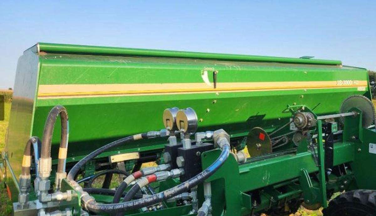 Used 2017 GREAT PLAINS 3S3000HD Grain Drill