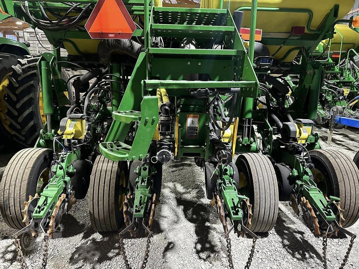 Used 2007 JOHN DEERE 1770NT Planter