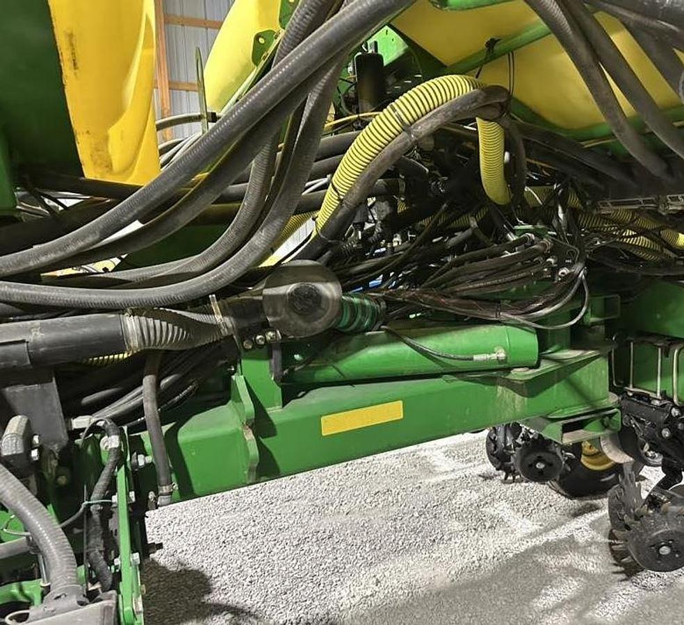 Used 2007 JOHN DEERE 1770NT Planter