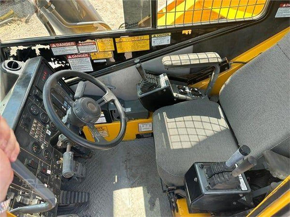 Used 2008 GROVE RT890E