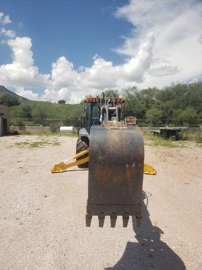 Used 2022 JOHN DEERE 410L