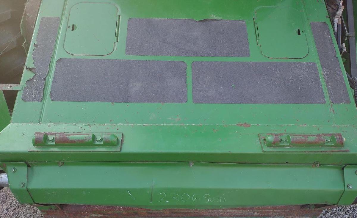 Used 1999 John Deere 9610 with Header and Cart