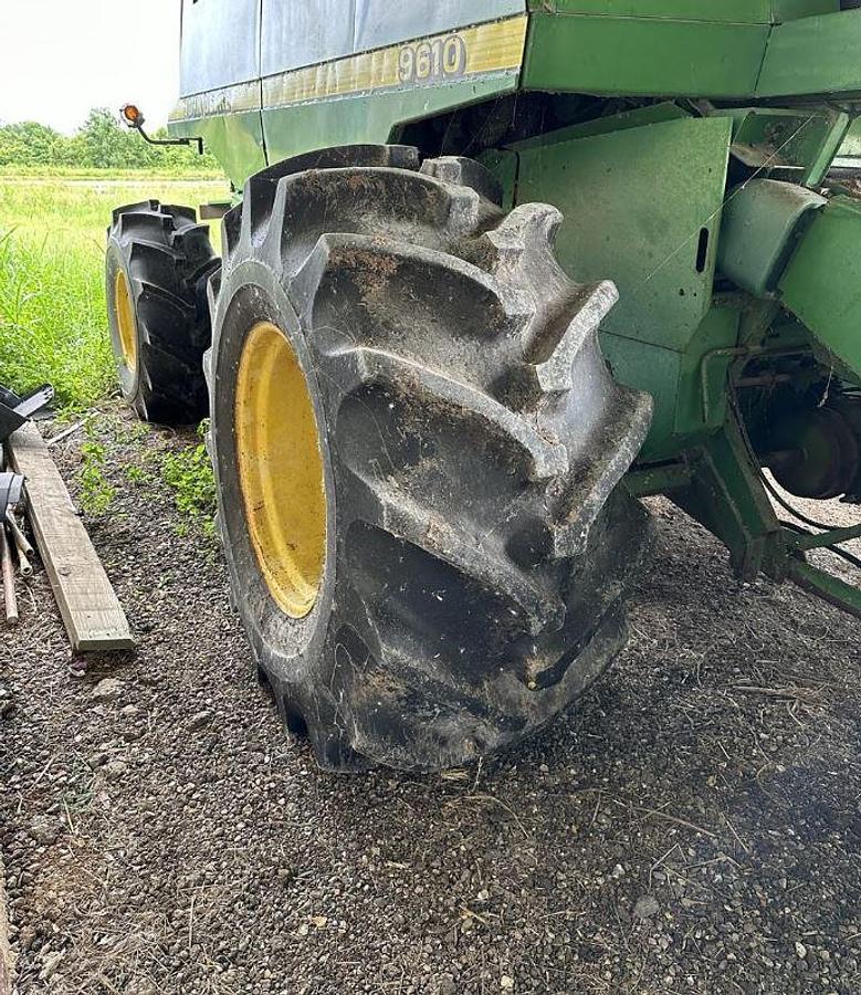 Used 1998 John Deere 9610 Combine