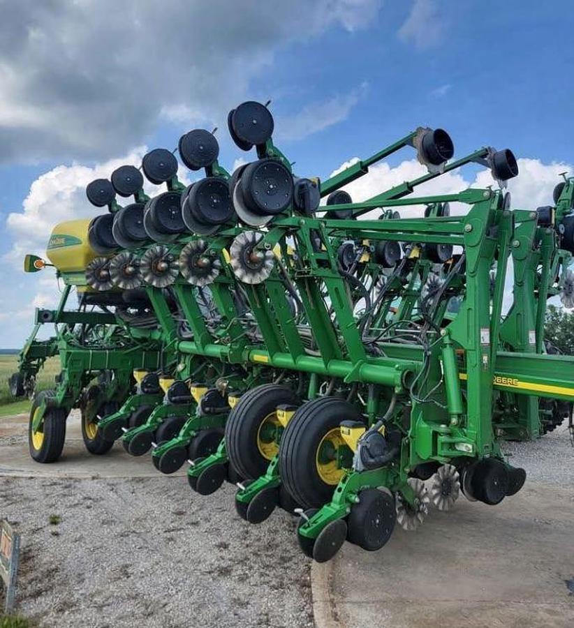 Used 2010 John Deere 1790 Planter