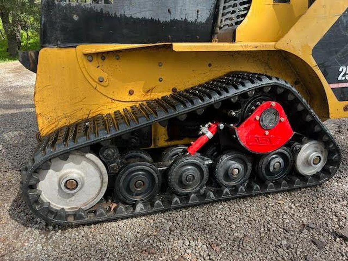 Used 2003 CATERPILLAR 257