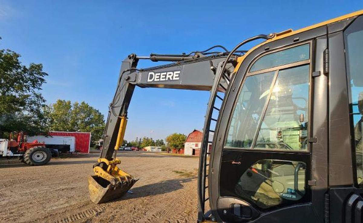Used 2012 DEERE 135D