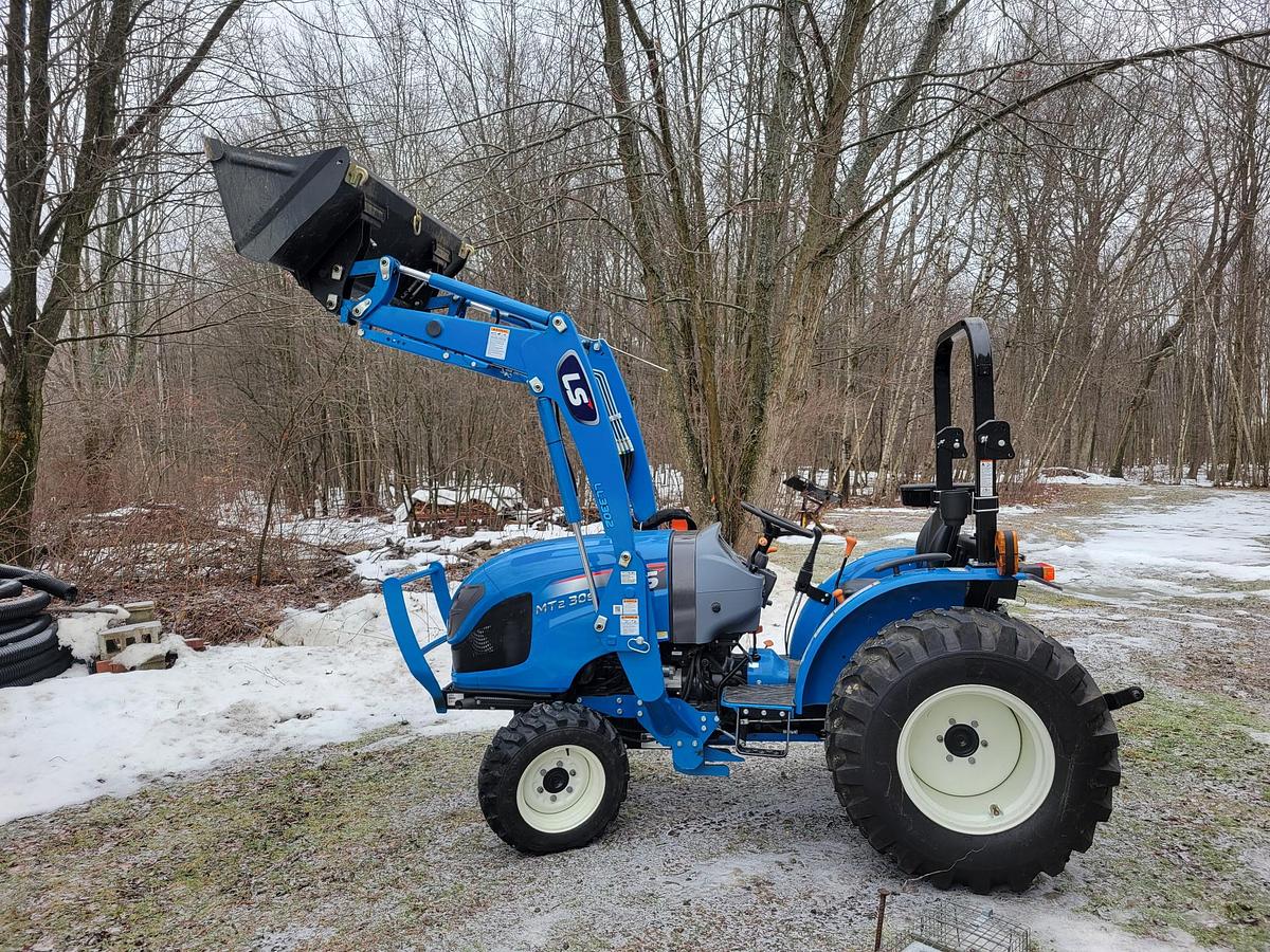 Used 2022 LSMTZ30E Tractor