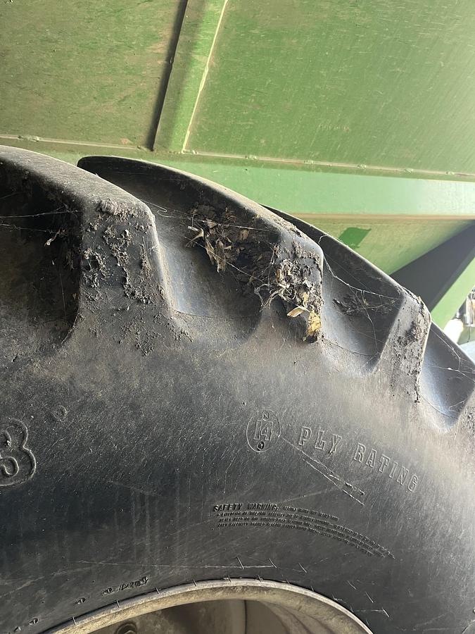 Used 2011 8250 Grain Cart