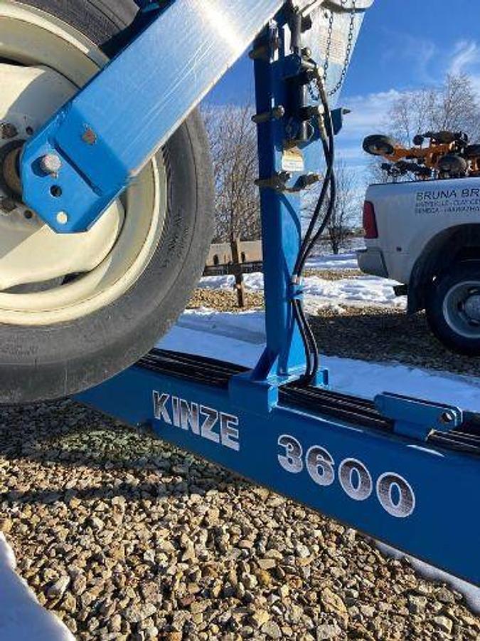 Used 2020 KINZE 3600 Planter
