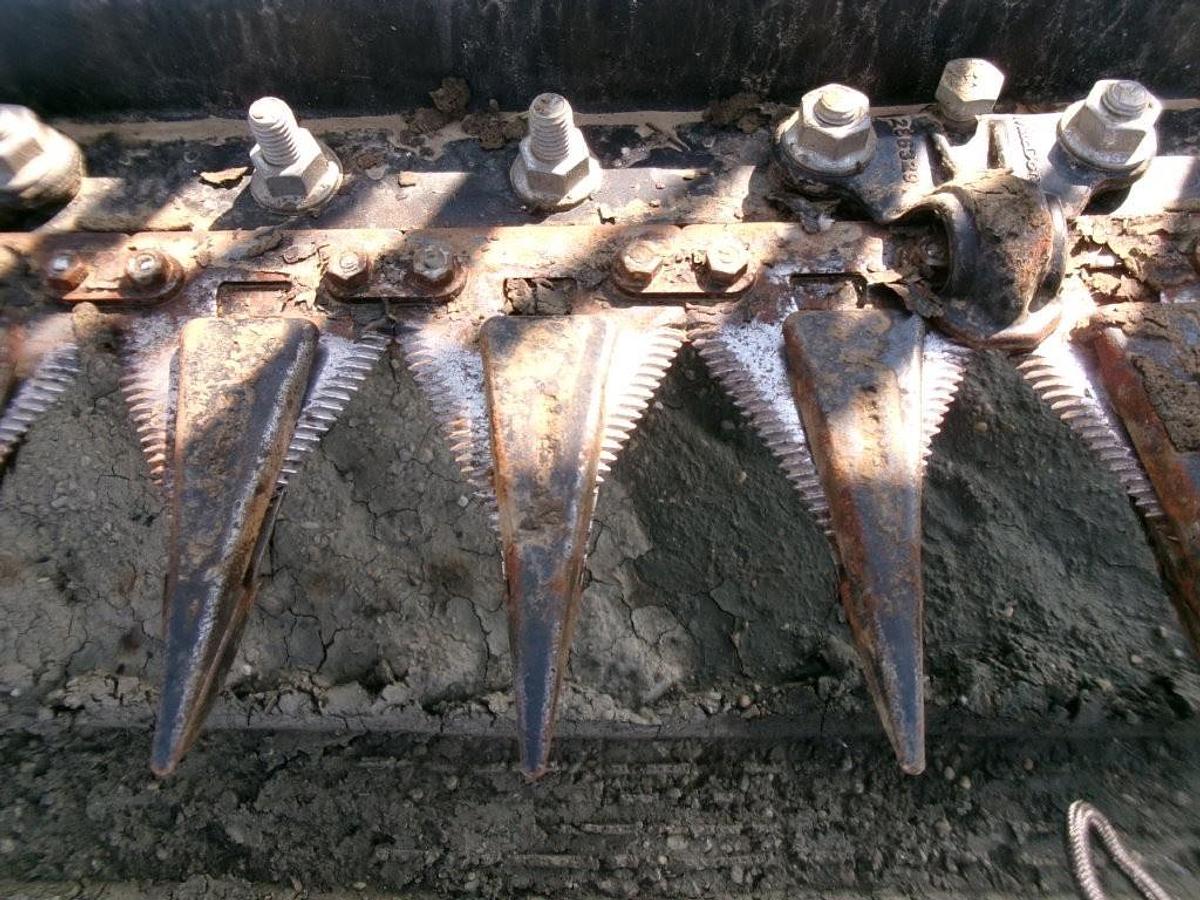 Used 2025 MacDon FD235 Headers