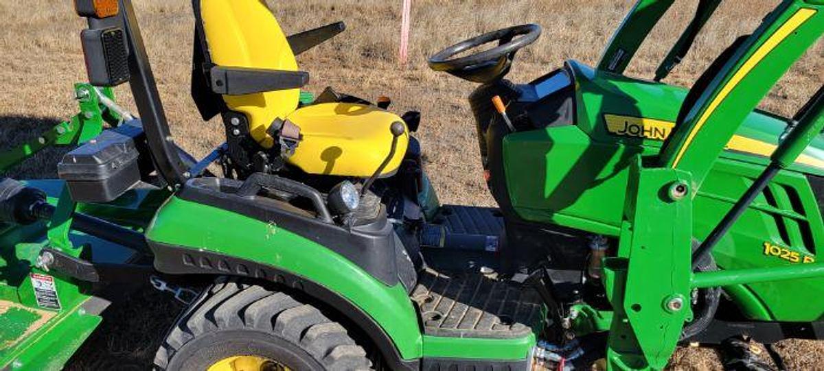 Used 2020 JOHN DEERE 1025R