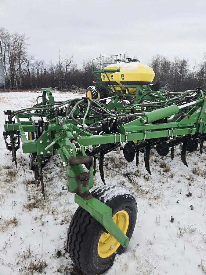 Used 2012 John Deer 1870 Air Drill W/1910 TBH Air Cart