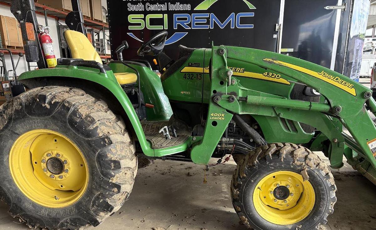 Used 2013 John Deere 4320