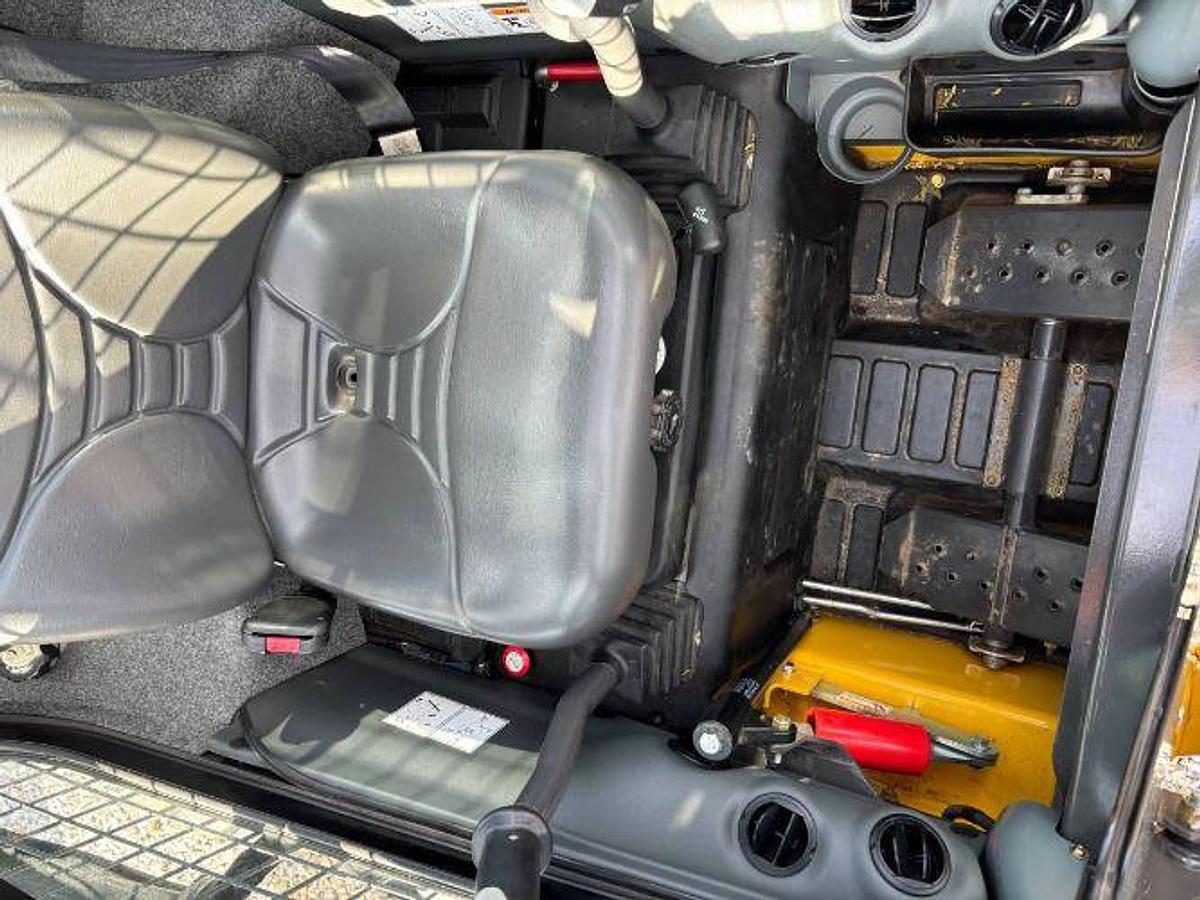 Used 2014 NEW HOLLAND l218 Skid Steer Loader