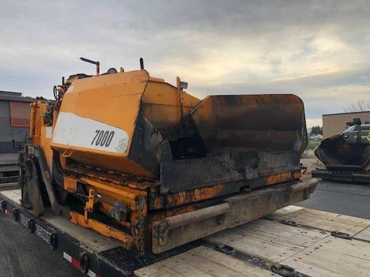 Used 2008 Leeboy 7000 Asphalt Paver with 2024 Bwise Utility Trailer