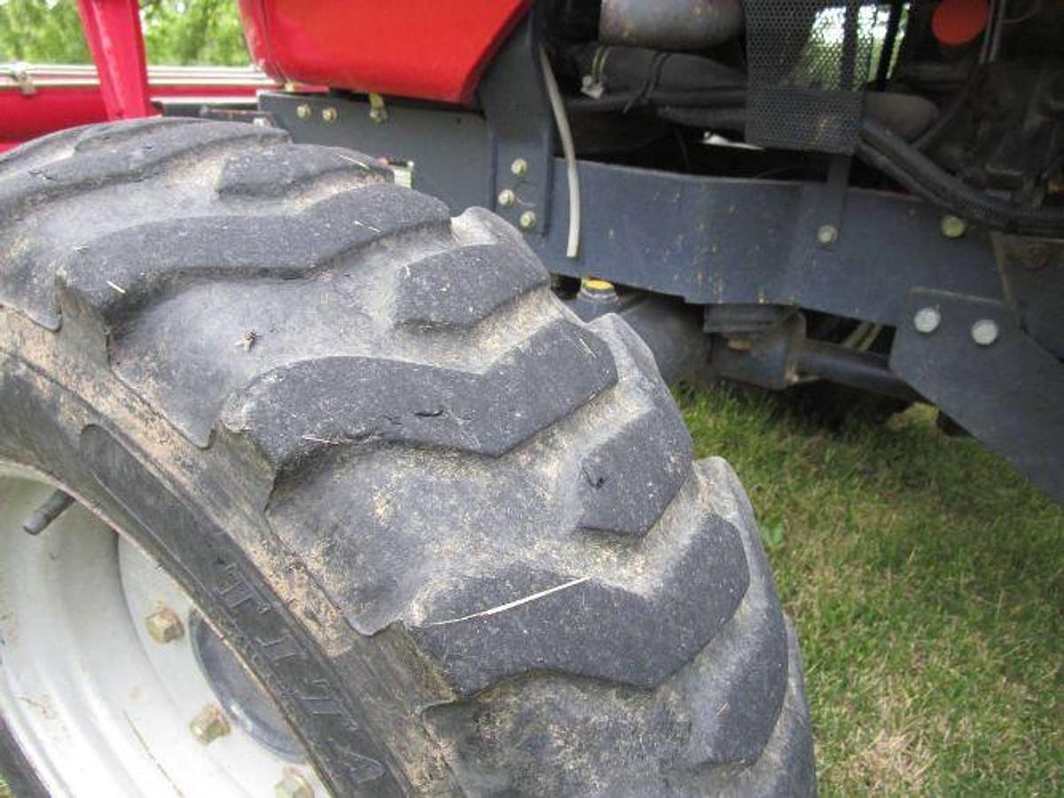 Used 2005 Mahindra 3510 with Loader