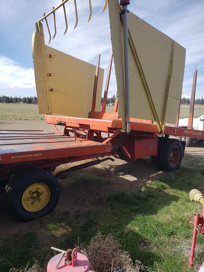 Used 1976 New Holland Super 1049 Bale Wagon