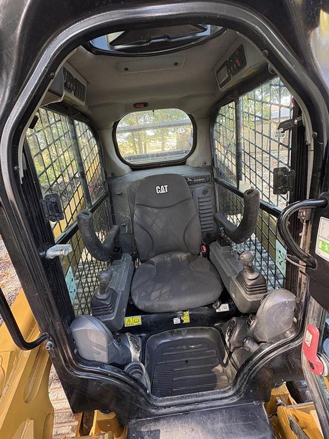 Used 2023 Caterpillar 289D3