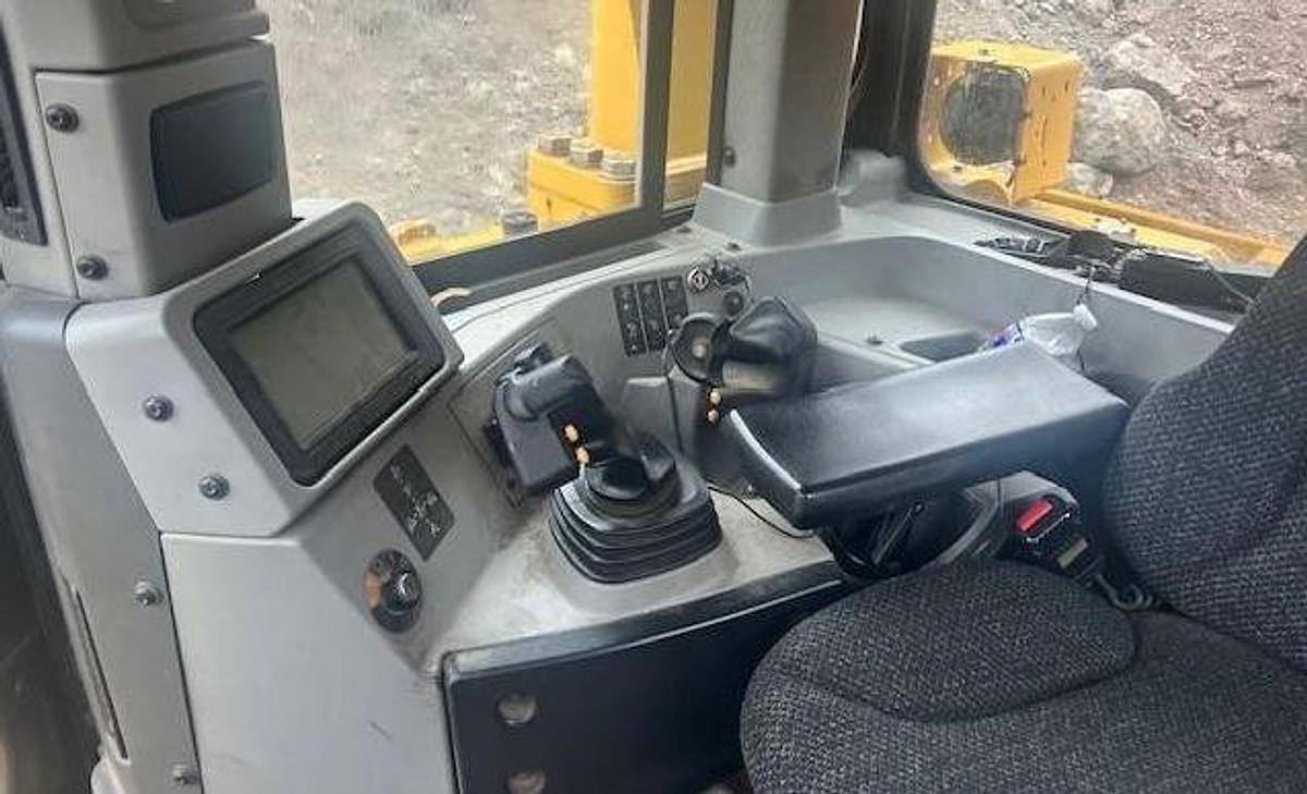 Used 2018 CATERPILLAR D8T