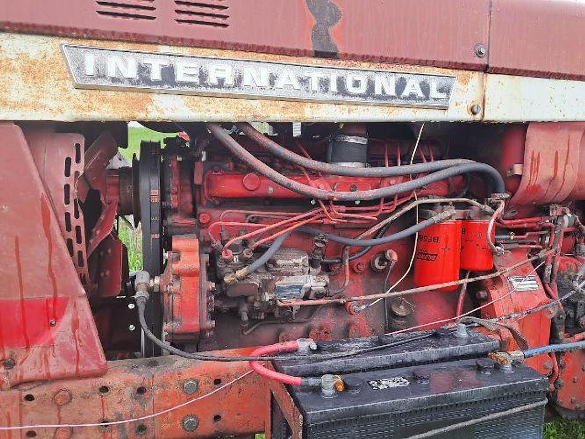 Used 1971 INTERNATIONAL 826 Tractor