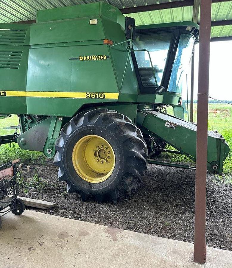 Used 1998 John Deere 9610 Combine