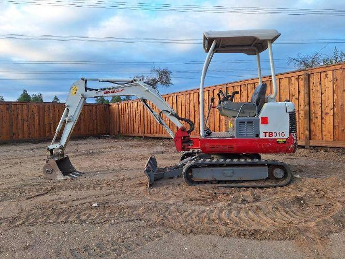 Used 2012 Tekeuchi TB016