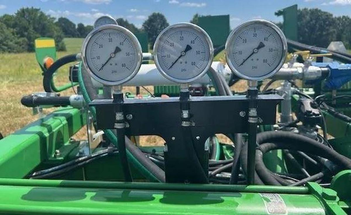 Used 2011 JOHN DEERE 2510H Fertilizer Applicator