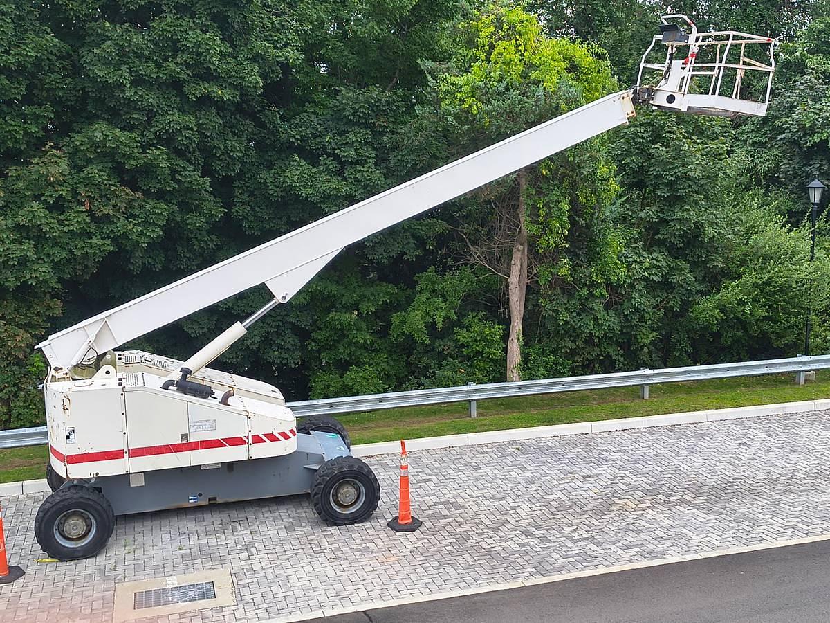 Used 1998 Terex Marklift 5939 8-Foot Basket Aerial Lift